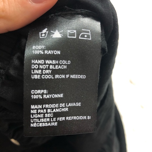 Urban Outfitters Pins And Needles tulip shorts - Picture 13 of 13